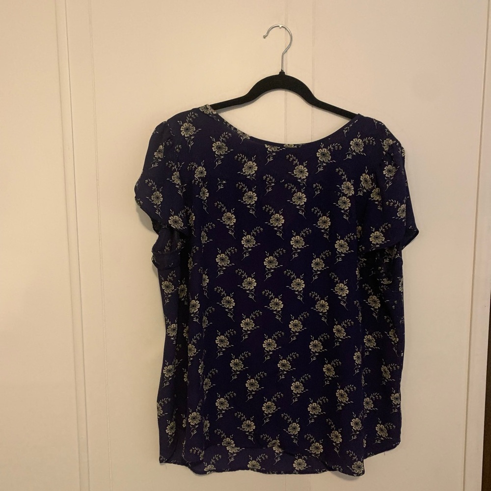 Women’s short sleeve LOFT blouse top for everyday casual wear or office